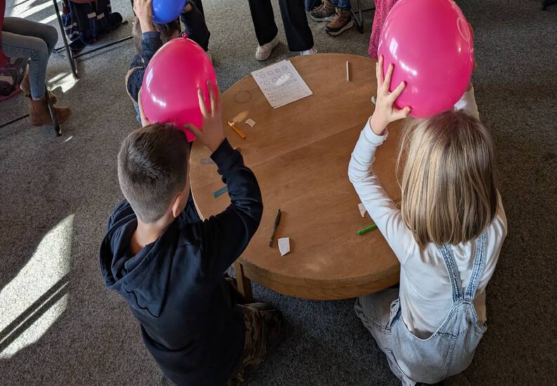 Experiment mit Luftballons