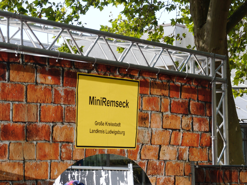Eingang zur Kinderspielstadt Mini-Remseck.